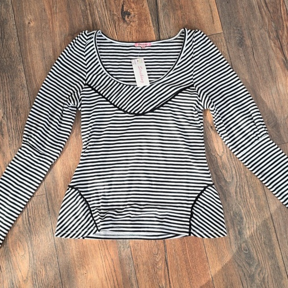 Striking-Rare find Unique Style Top